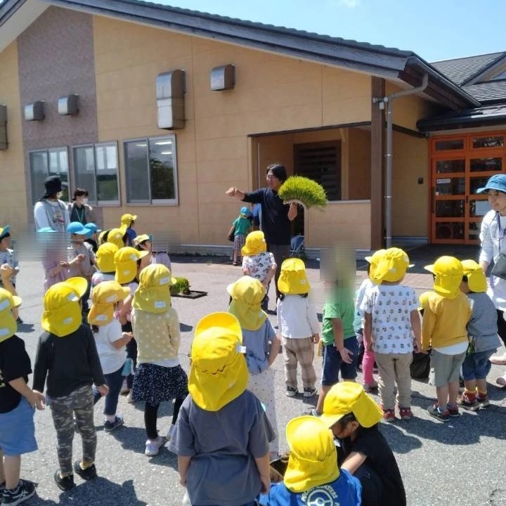 10050